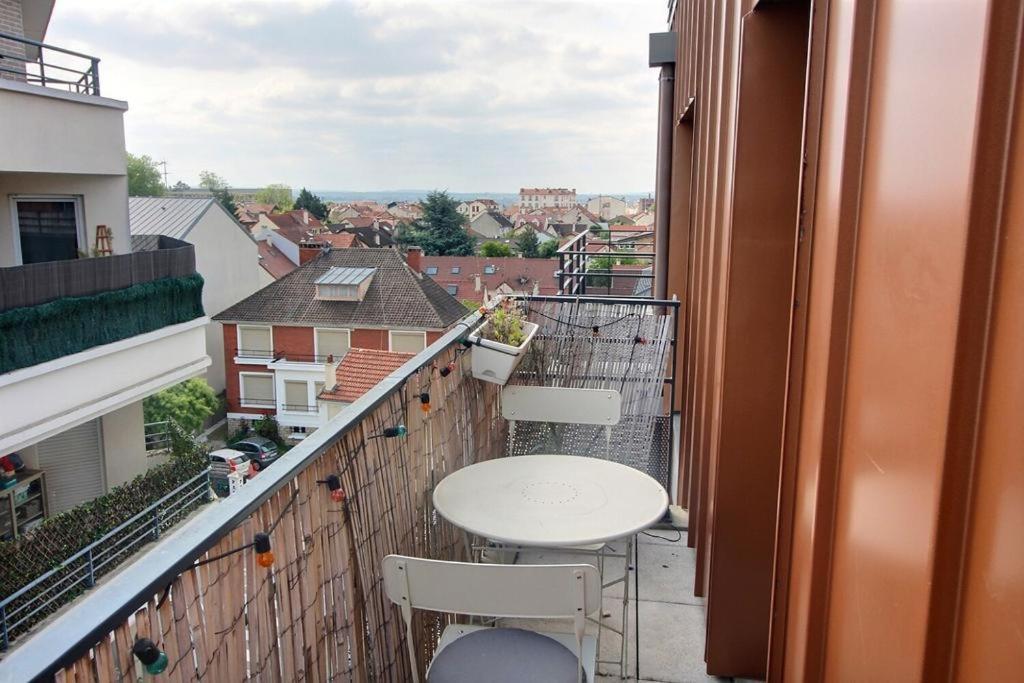 Le Toit Du Montvalerien Suresnes Apartment Bagian luar foto